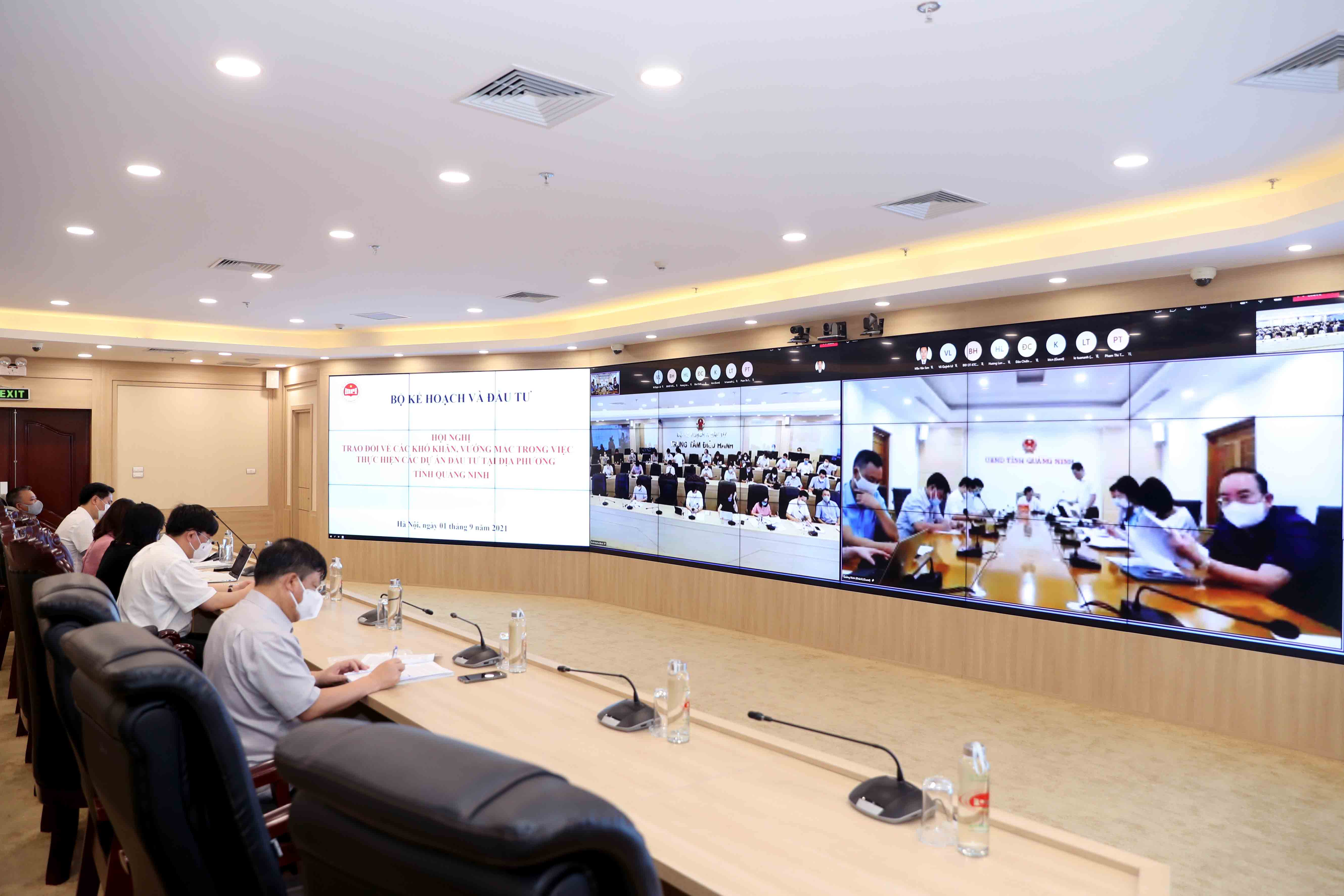 Hội nghị trao đổi về các khó khăn, vướng mắc trong việc thực hiện dự án đầu tư tại địa phương giữa Bộ Kế hoạch và Đầu tư với tỉnh Quảng Ninh theo hình thức trực tuyến. 