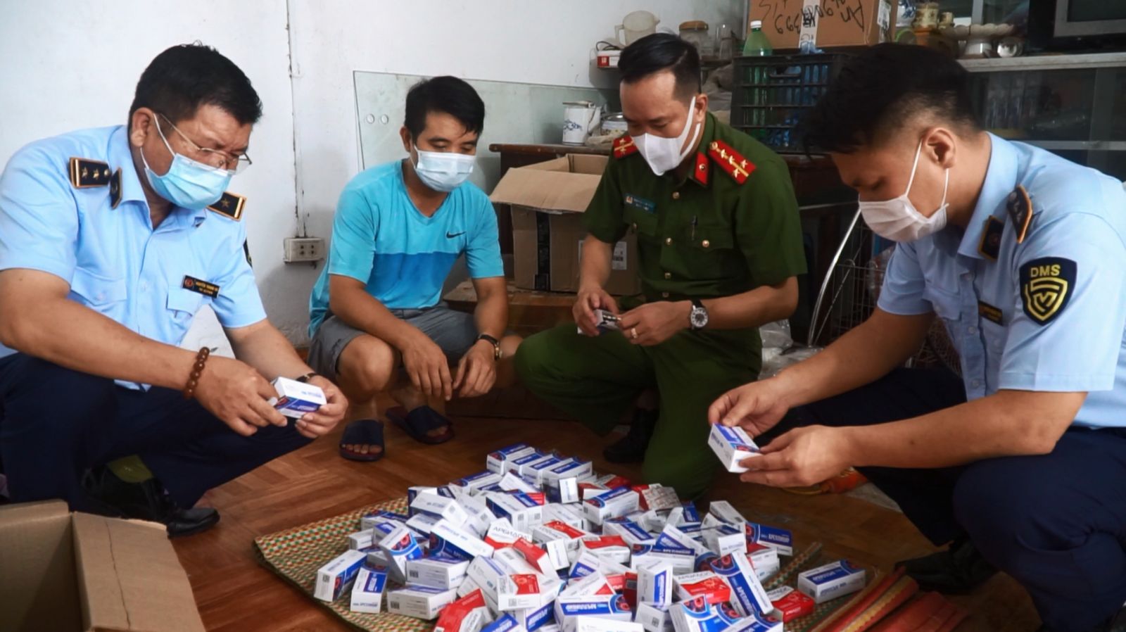 Khi thuốc điều trị Covid-19 vừa chính thức đưa ra thị trường thì có ngay hàng giả.