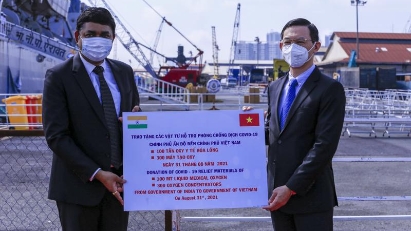 India donates medical equipment to Vietnam