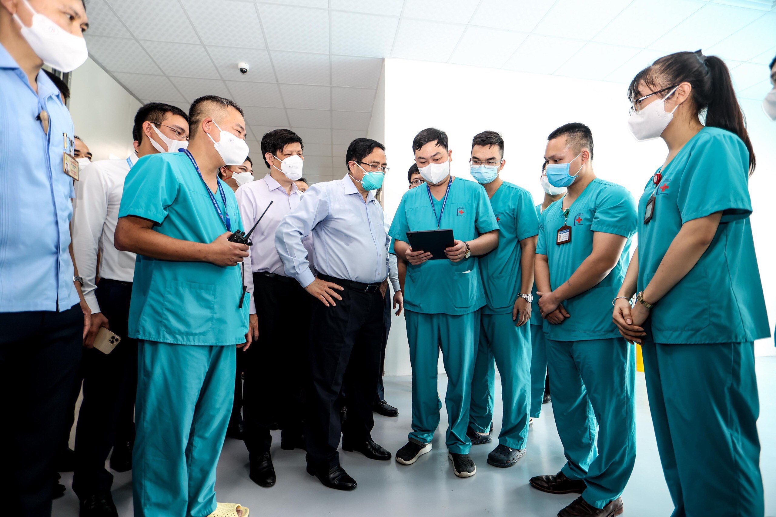 Thủ tướng Chính phủ Phạm Minh Chính đã đến thăm và khai trương Bệnh viện điều trị người bệnh Covid-19 với quy mô 500 giường.