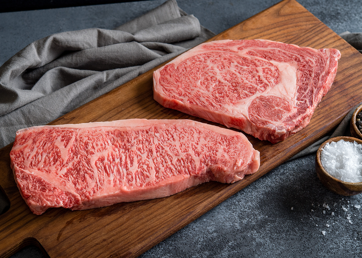 Lớp vân cẩm thạch (còn gọi là sashi trong tiếng Nhật) là đặc trưng tạo nên sự khác biệt của thịt bò Wagyu - Ảnh: iStock