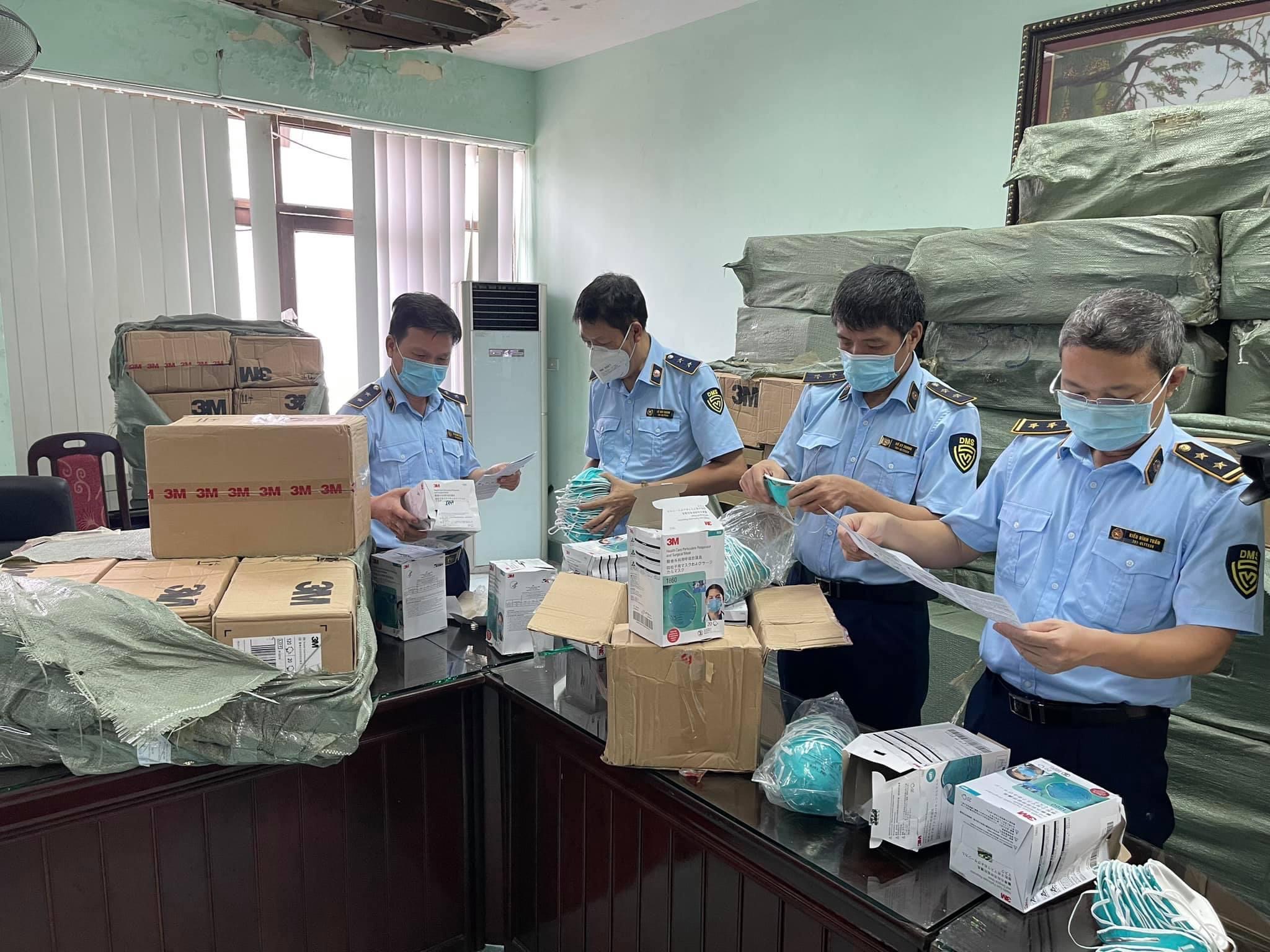Kiểm tra đột xuất cơ sở kinh doanh tại số 43 Đường 3, Phủ Lỗ, Sóc Sơn, Hà Nội.
