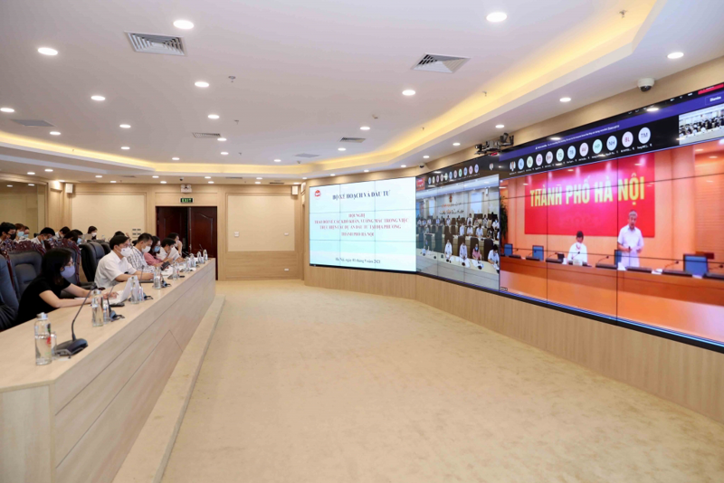 Hanoi calls for removal of obstacles facing investment projects