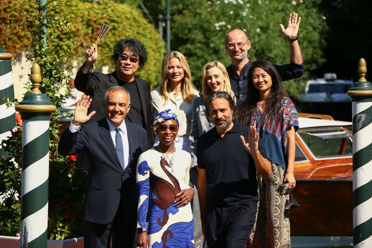 C&aacute;c đạo diễn v&agrave; diễn vi&ecirc;n đ&atilde; c&oacute; mặt tại nơi diễn ra li&ecirc;n hoan phim.