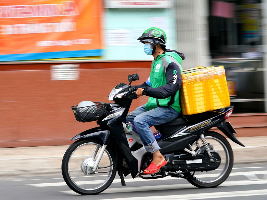 Hà Nội: "shipper" được hoạt động từ 9 - 20 giờ hàng ngày.