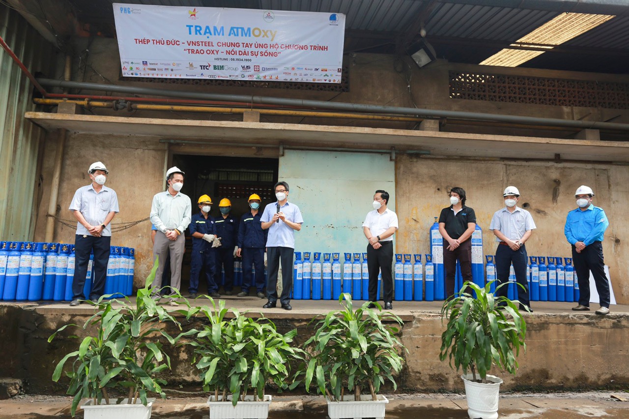 Phó Thủ tướng Vũ Đức Đam khai trương trạm bơm oxy Thủ Đức.