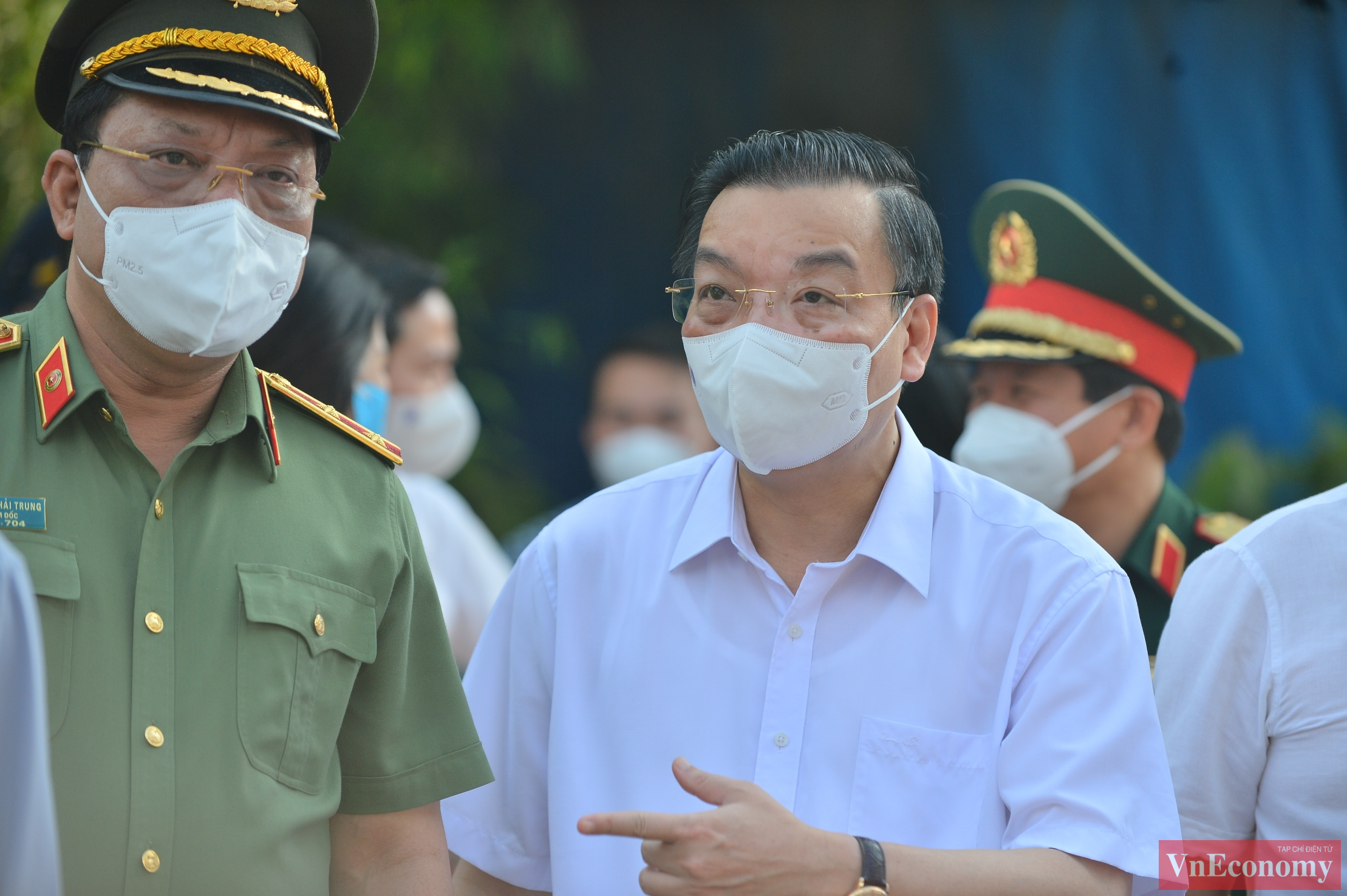 Lãnh đạo thành phố Hà Nội đã trực tiếp thị sát điểm lập chốt kiểm soát vùng 1 trên đường 32 địa phận quận Nam Từ Liêm. Đây là tuyến đường huyết mạch đi từ các huyện phía tây như Hoài Đức, Phúc Thọ... hướng về quận Cầu Giấy.