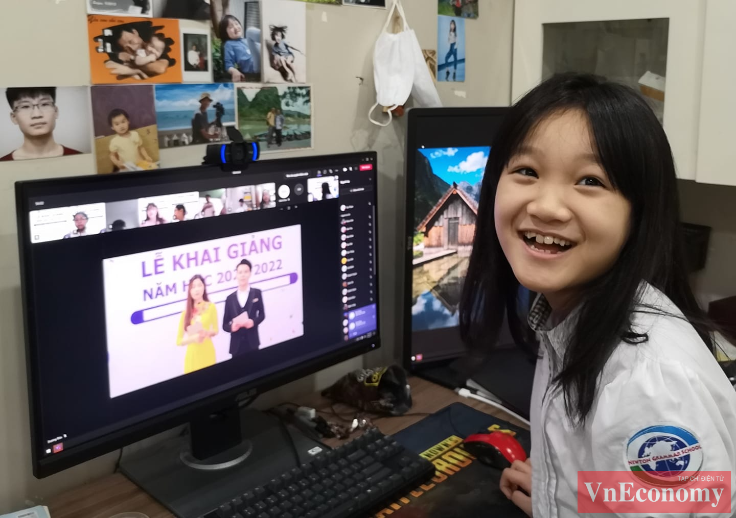 Mặc dù lễ khai giảng được tiến hành qua hình thức trực tuyến nhưng vẫn không ngăn nổi niềm vui, sự háo hức của các em học sinh.