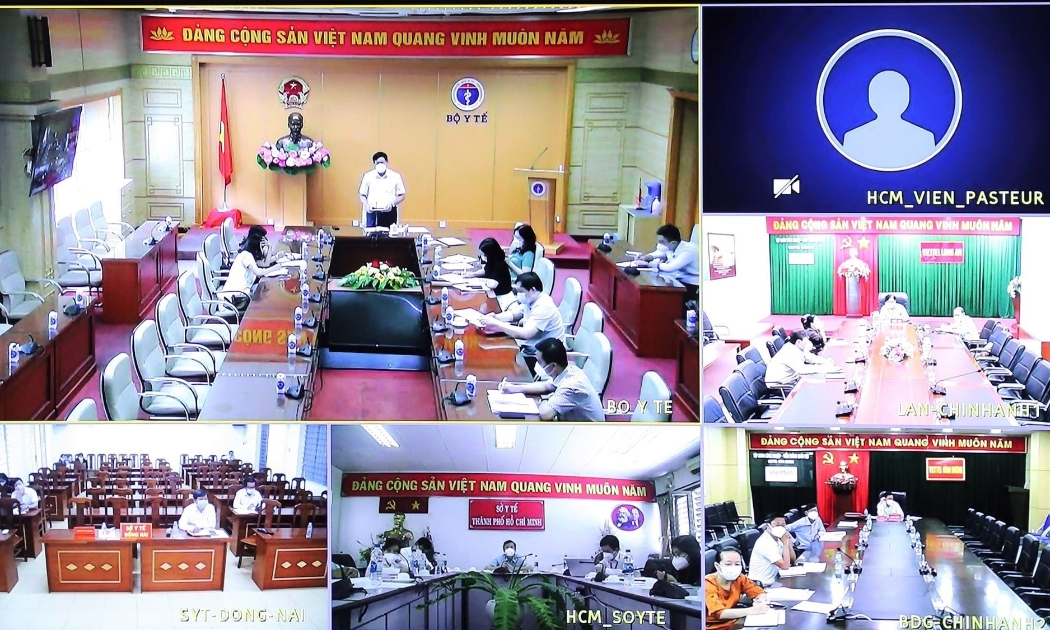 Thứ trưởng Bộ Y tế Đỗ Xuân Tuyên họp với TP.HCM, Đồng Nai, Long An và Bình Dương về đẩy nhanh tiến độ tiêm vaccine Covid-19.