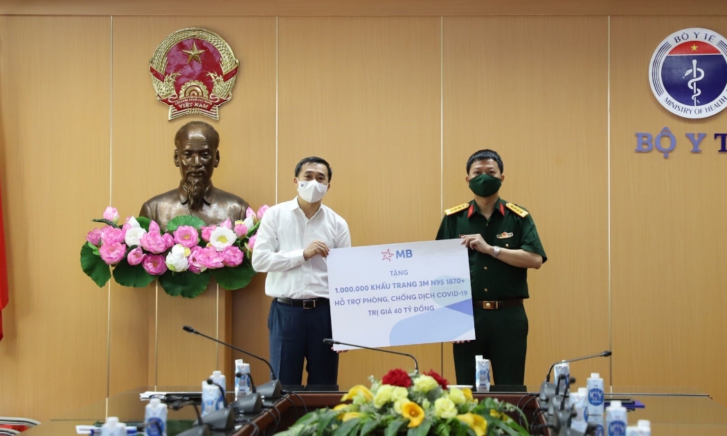 Bộ Y tế đã tiếp nhận 1 triệu chiếc khẩu trang y tế 3M 1870 đạt tiêu chuẩn N95 và tiêu chuẩn FDA.