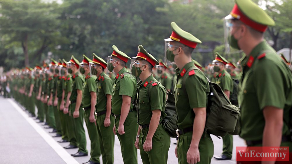 6h10 ngày 6/9, sân trường Học viện Cảnh sát nhân dân (Hà Nội) chật kín.