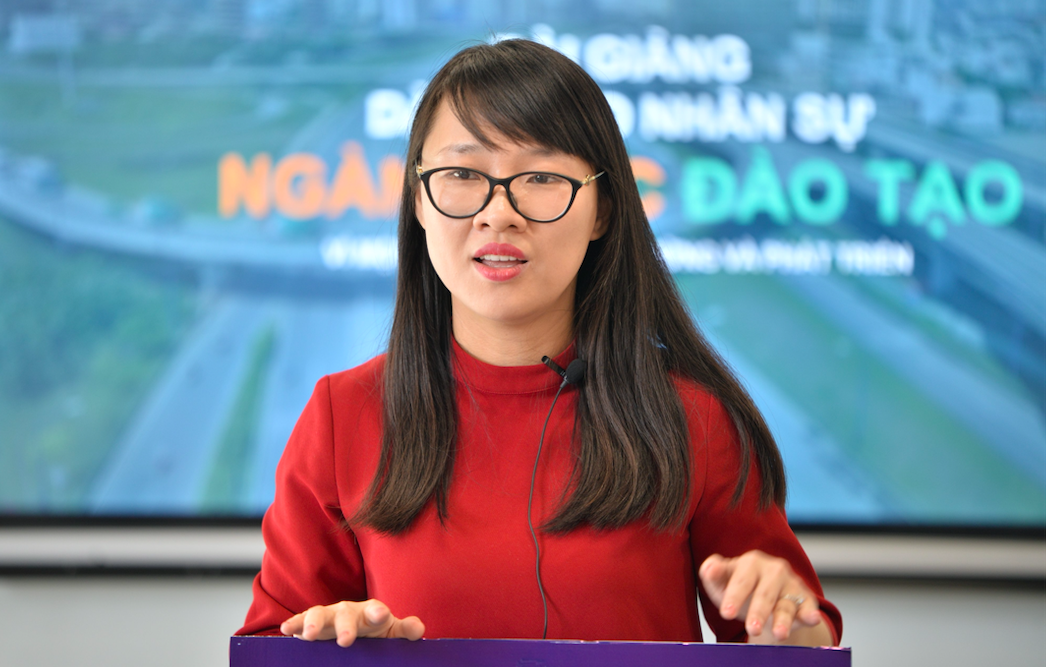 B&agrave;Cao Cẩm Linh, Gi&aacute;m đốc Chiến lược Tổng c&ocirc;ng ty Cổ phần Bưu ch&iacute;nh Viettel (Viettel Post).