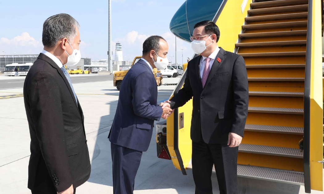 Chủ tịch Quốc hội Vương Đình Huệ tới Áo, bắt đầu tham dự Hội nghị các Chủ tịch Quốc hội thế giới - Ảnh: VGP.