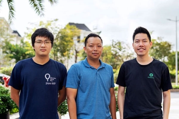 Ba nh&agrave; đồng s&aacute;ng lập BuyMed:&nbsp; Ho&agrave;ng Nguyễn, Peter Nguyễn v&agrave; Vương Đ&igrave;nh Vũ (Từ tr&aacute;i qua phải). Ảnh: BuyMed.