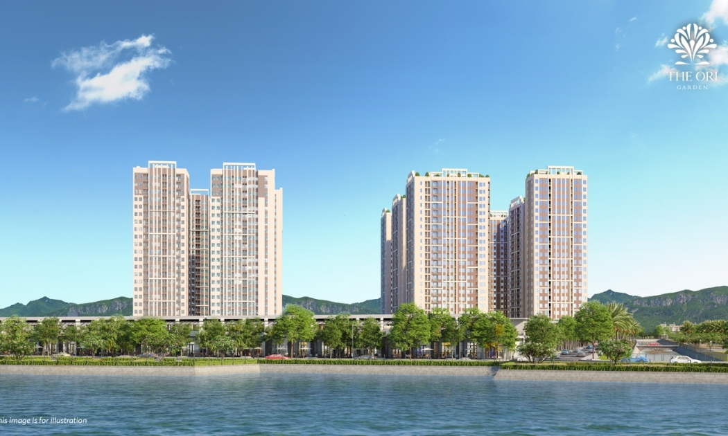 Toạ lạc tại tâm điểm phía Tây Bắc Đà Nẵng, The Ori Garden mang đến cho cư dân tầm nhìn 4 mặt thoáng, 2 mặt hồ: Hồ Bàu Tràm, hồ cảnh quan, ra núi Bạch Mã và biển.