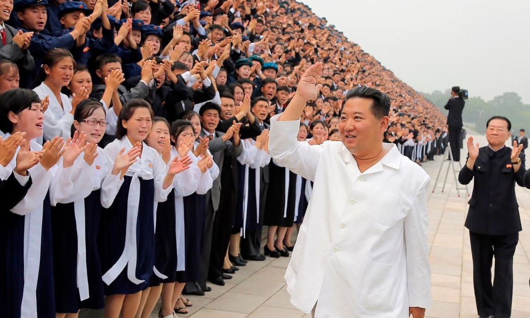 Một bức ảnh của nhà lãnh đạo Triều Tiên Kim Jong Un do chính phủ nước này cung cấp ngày 6/9 - Ảnh: AP