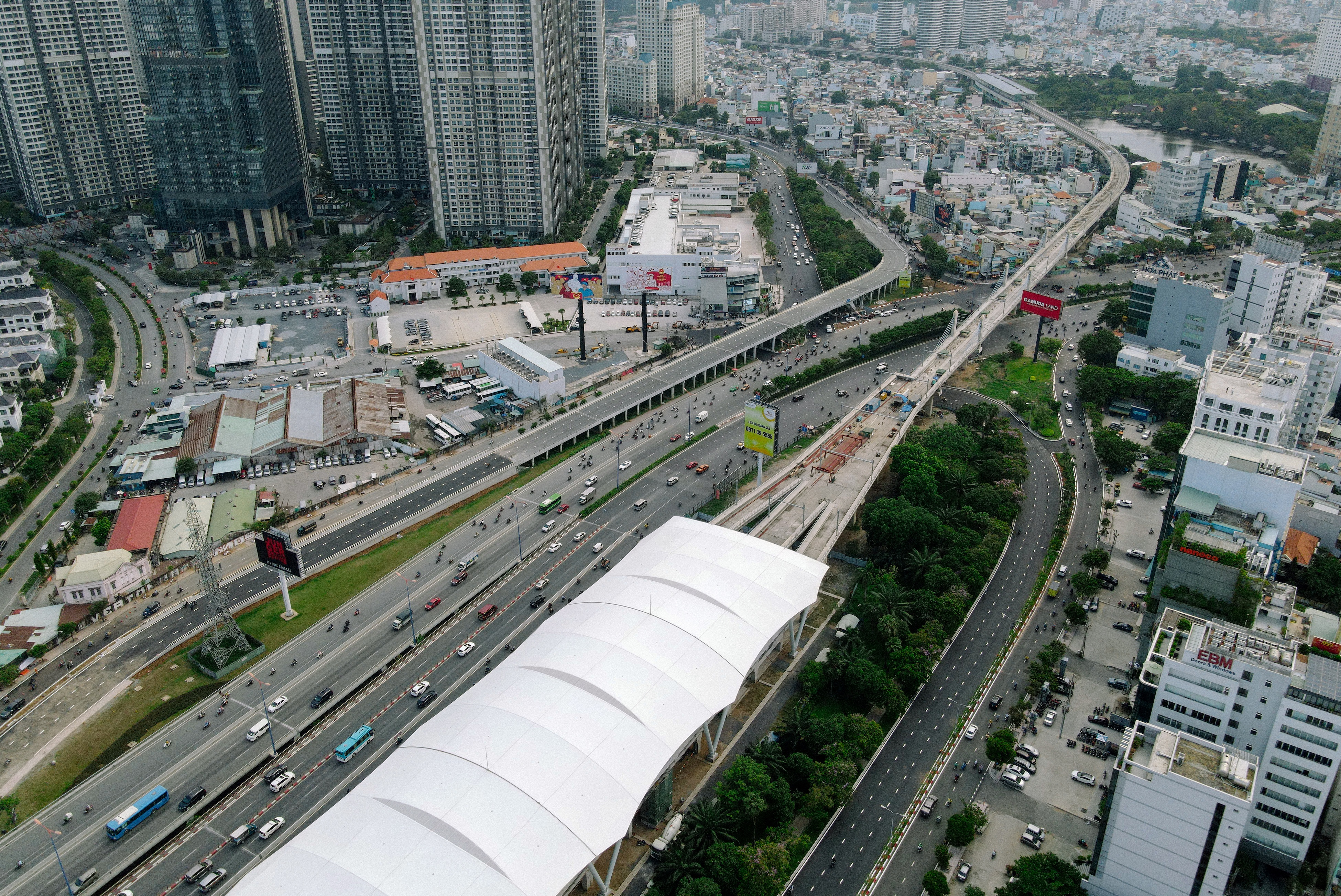 Metro số 1 Bến Thành - Suối Tiên vẫn chưa hết trắc trở sau 14 năm chờ đợi.