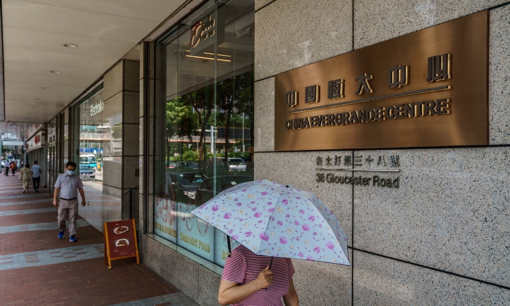 Bên ngoài toà nhà China Evergrande Centre ở Hồng Kông - Ảnh: Bloomberg.