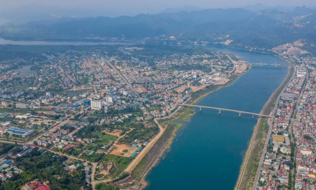 Cầu Hòa Bình 2 bắc qua sông Đà tại TP. Hoà Bình, tỉnh Hoà Bình.