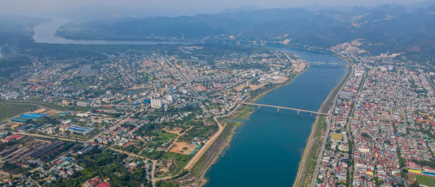 Cầu Hòa Bình 2 bắc qua sông Đà tại TP. Hoà Bình, tỉnh Hoà Bình.
