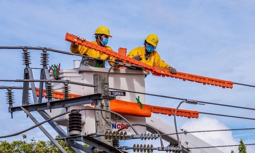 Sửa chữa điện nóng.