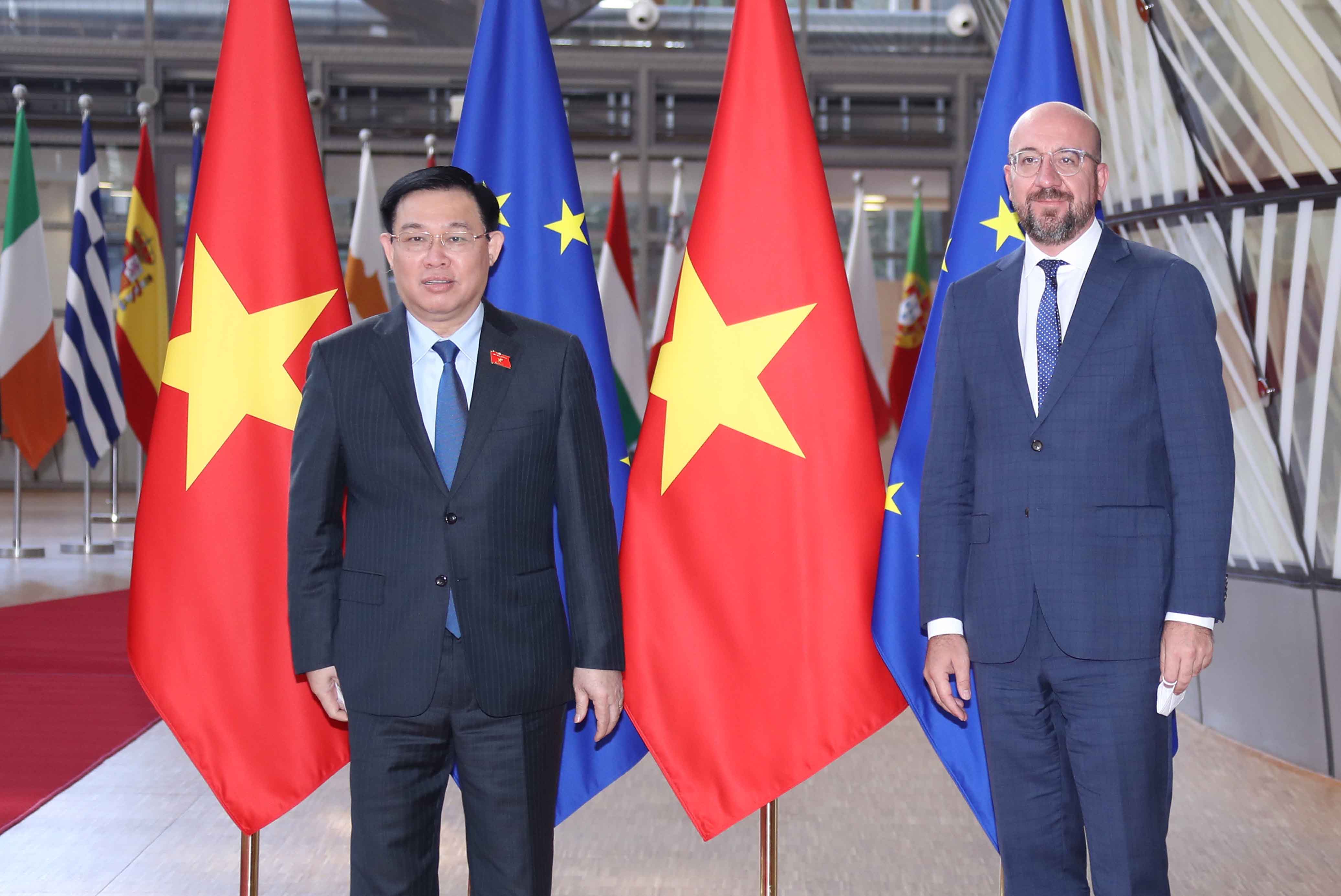 Chủ tịch Quốc hội Vương Đình Huệ và ông Charles Mitchen, Chủ tịch Hội đồng Châu Âu. Ảnh: Quochoi.vn/Doãn Tấn.