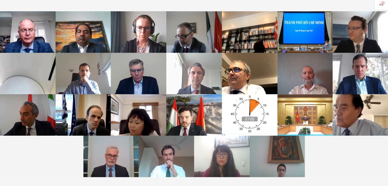 Cuộc họp với Thủ tướng Chính phủ, các lãnh đạo các bộ ngành và 7 lãnh đạo các địa phương.