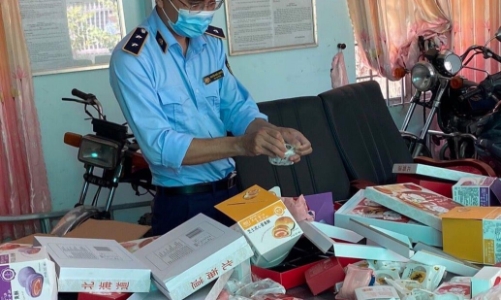 Thu giữ và tiêu huỷ nhiều bánh trung thu không rõ nguồn gốc  