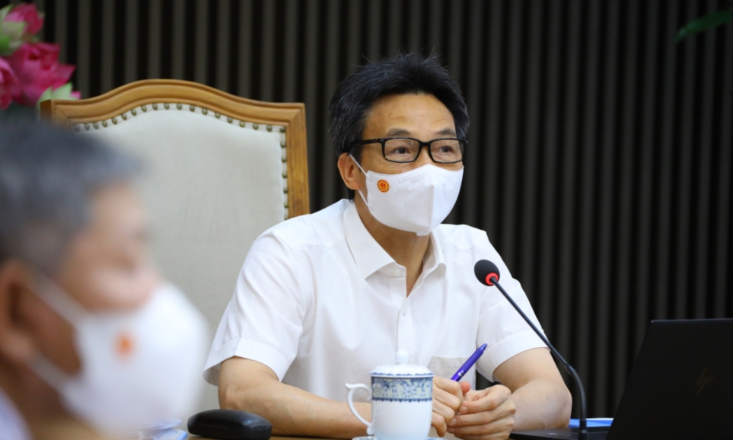 Phó Thủ tướng Vũ Đức Đam chủ trì cuộc họp với các nhà khoa học. Ảnh - VGP.
