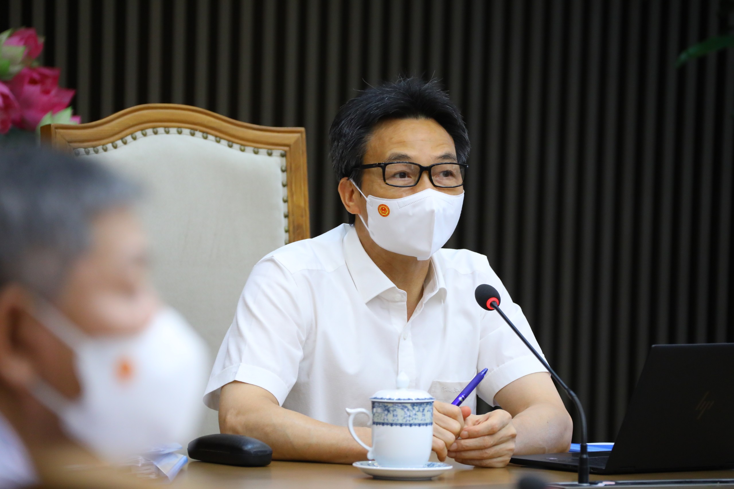 Phó Thủ tướng Vũ Đức Đam chủ trì cuộc họp với các nhà khoa học. Ảnh - VGP. 