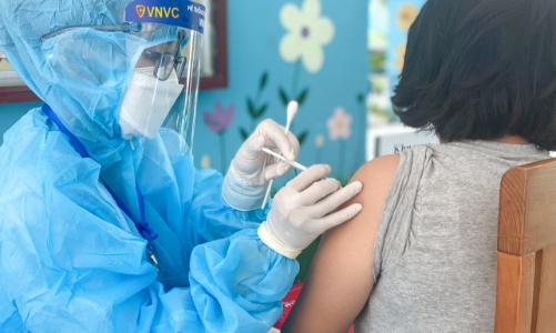 Không cần đo huyết áp người tiêm vaccine Covid-19