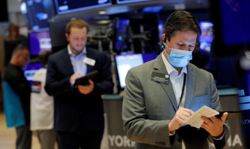 Chứng khoán Mỹ giảm 4 phiên liên tiếp, giá dầu sụt mạnh do tin từ Trung Quốc