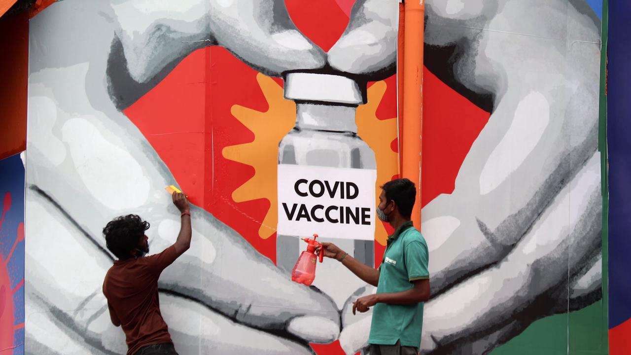 Airfinity ước tính Mỹ, Liên minh châu Âu (EU), Anh, Canada và Nhật sẽ thừa khoảng 1,2 tỷ liều vaccine trong năm 2021 sau khi tiêm đầy đủ cho người dân và tiêm cả mũi nhắc lại - Ảnh: Getty Images