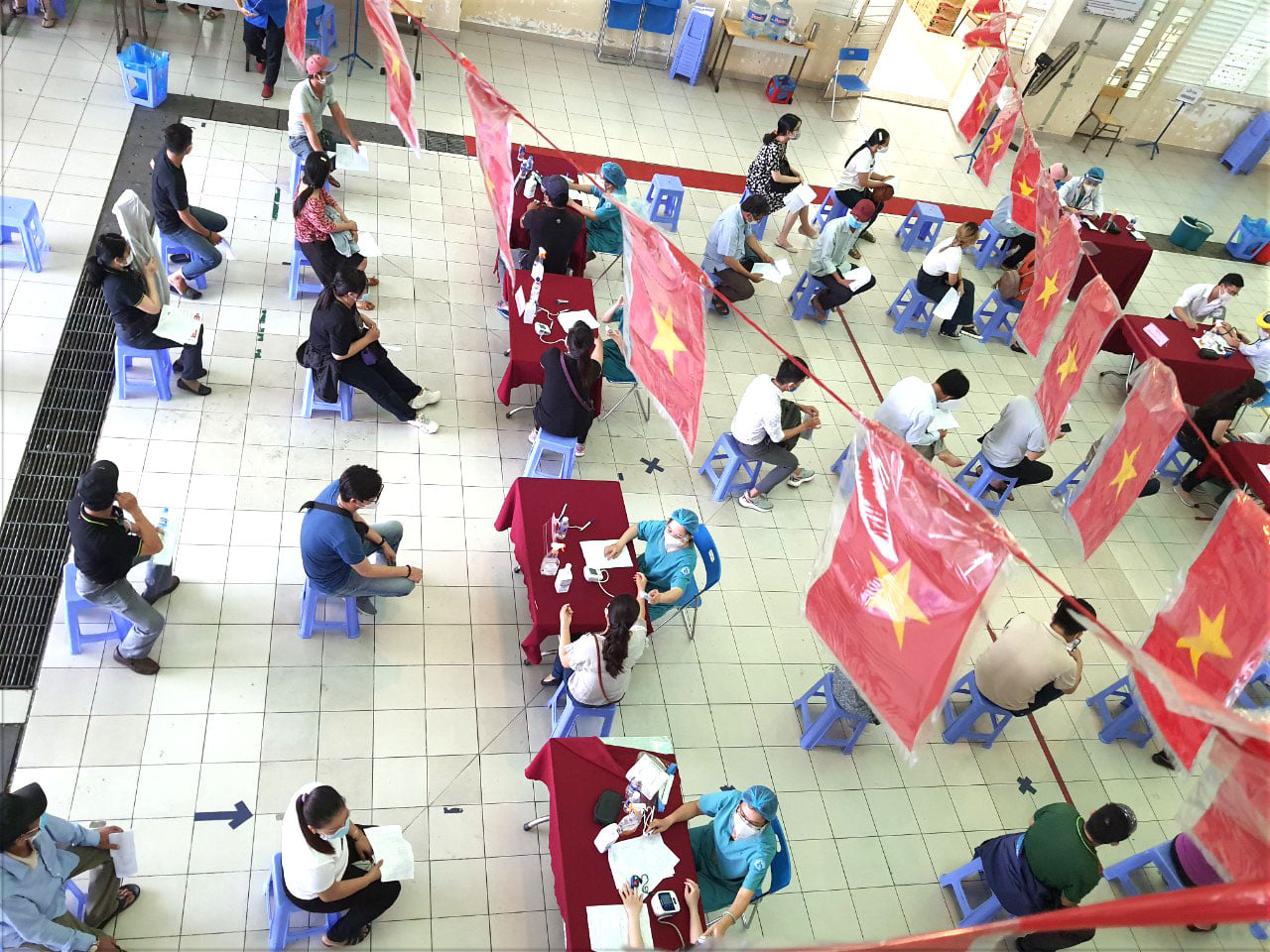 Nghị quyết y&ecirc;u cầu c&aacute;c địa phương&nbsp;hỗ trợ một phần hoặc to&agrave;n bộ chi ph&iacute; x&eacute;t nghiệm Covid-19 cho người lao động tại c&aacute;c doanh nghiệp.