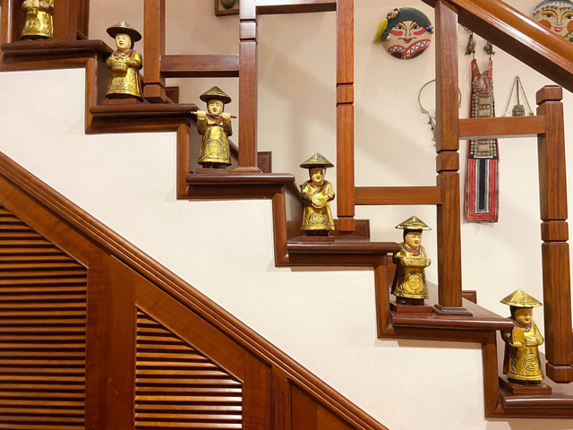 Chị Huệ rất biết c&aacute;ch tận dụng những m&oacute;n đồ nhỏ xinh xung quanh để trang tr&iacute; cho ng&ocirc;i nh&agrave; th&ecirc;m phần độc đ&aacute;o.