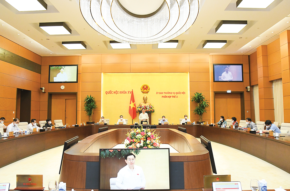 Quốc hội khóa XV vừa qua đã thực hiện một số việc để phản ứng nhanh với đại dịch Covid, như việc thông qua nhanh Nghị quyết số 30/2021/QH15, Chủ tịch Quốc hội thúc giục Chính phủ “xé rào”.