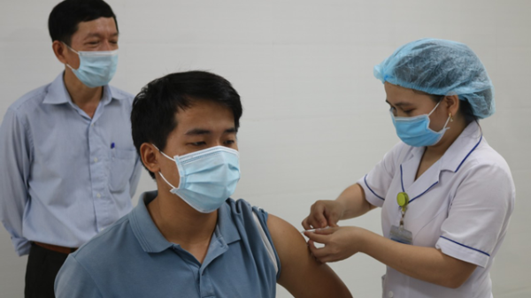 Nguy cơ vỡ kịch bản tăng trưởng kinh tế nếu không có đủ vaccine