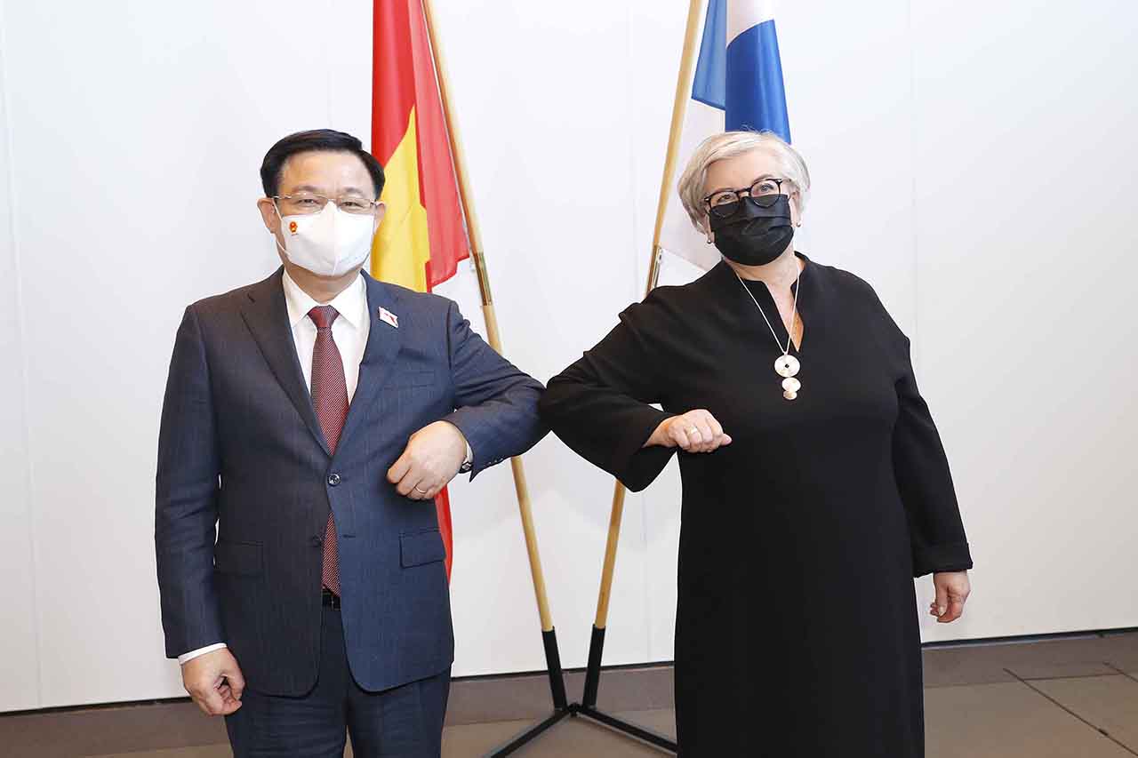 Chủ tịch Quốc hội Vương Đình Huệ hội đàm với Chủ tịch Quốc hội Phần Lan Anu Vehvilainen.