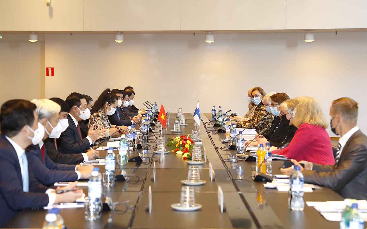 Quang cảnh tọa đ&agrave;m giữa&nbsp;Chủ tịch Quốc hội Vương Đ&igrave;nh Huệ hội đ&agrave;m với Chủ tịch Quốc hội Phần Lan Anu Vehvilainen.