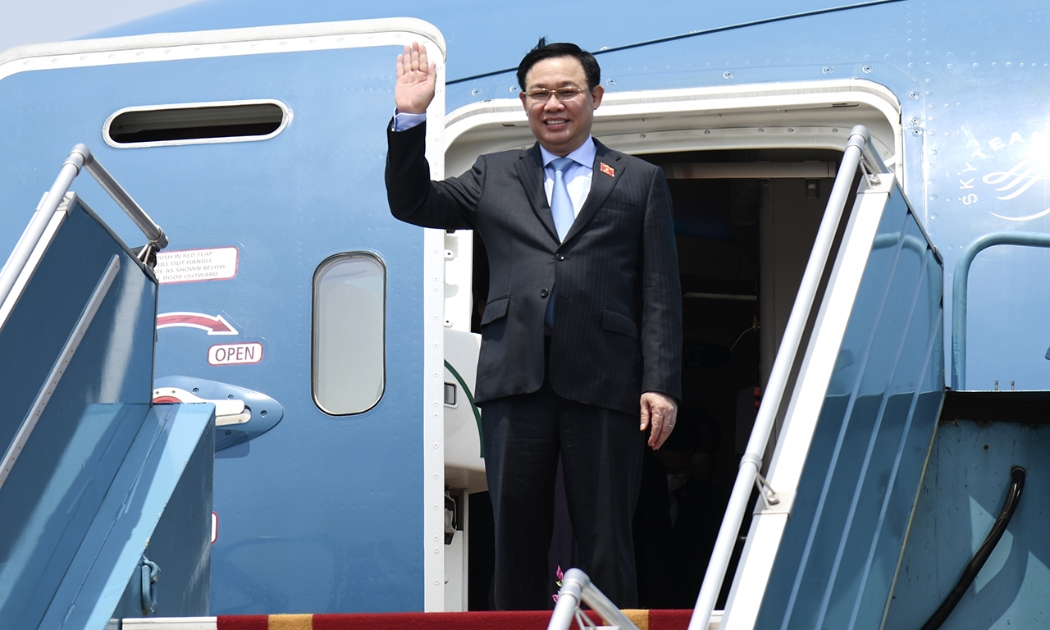 Chủ tịch Quốc hội Vương Đình Huệ và đoàn Đại biểu cấp cao Quốc hội Việt Nam đã về đến sân bay Nội Bài, Hà Nội trưa 12/9 - Ảnh: Quochoi.vn