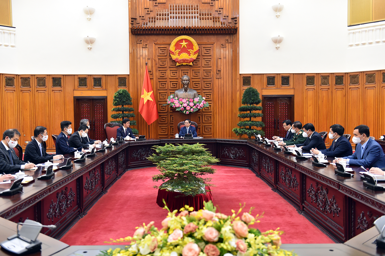 To&agrave;n cảnh buổi tiếp của Thủ tướng Phạm Minh Ch&iacute;nh với Bộ trưởng Quốc ph&ograve;ng Nhật Bản - Ảnh: VGP