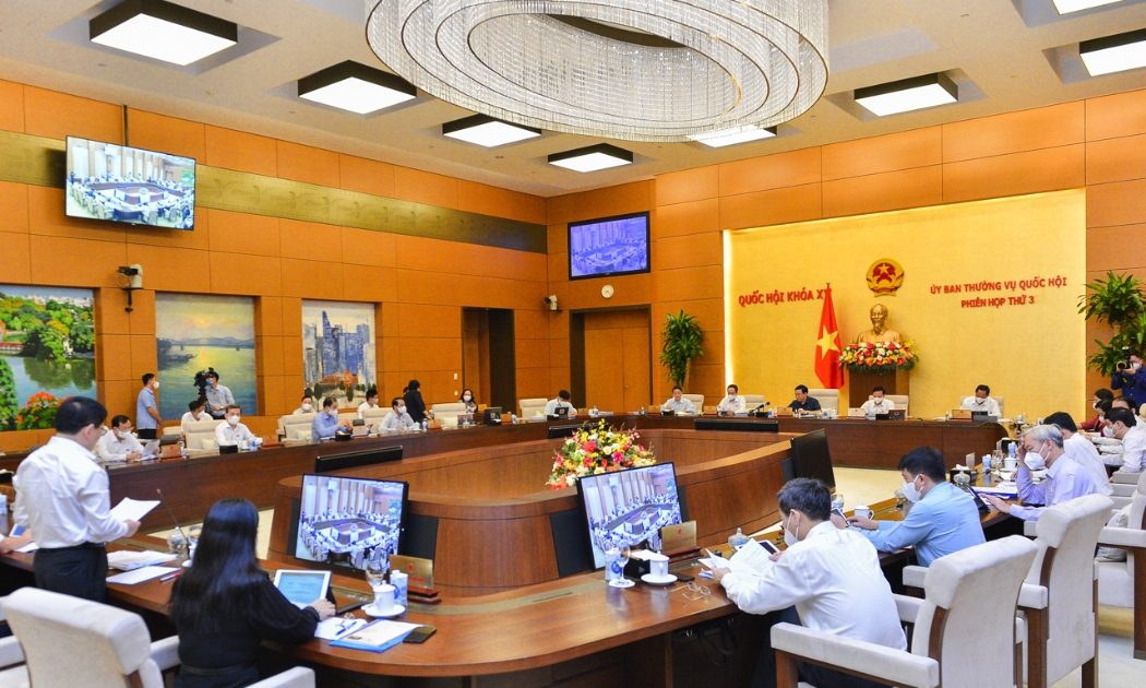 Toàn cảnh phiên họp sáng 13/9 - Ảnh: Quochoi.vn