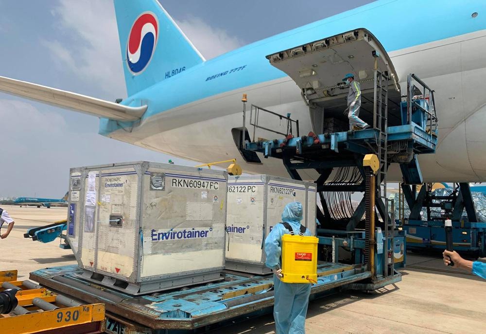 Hàng hóa nhập khẩu để tài trợ phục vụ phòng, chống dịch Covid-19 không phải nộp thuế nhập khẩu, thuế giá trị gia tăng.