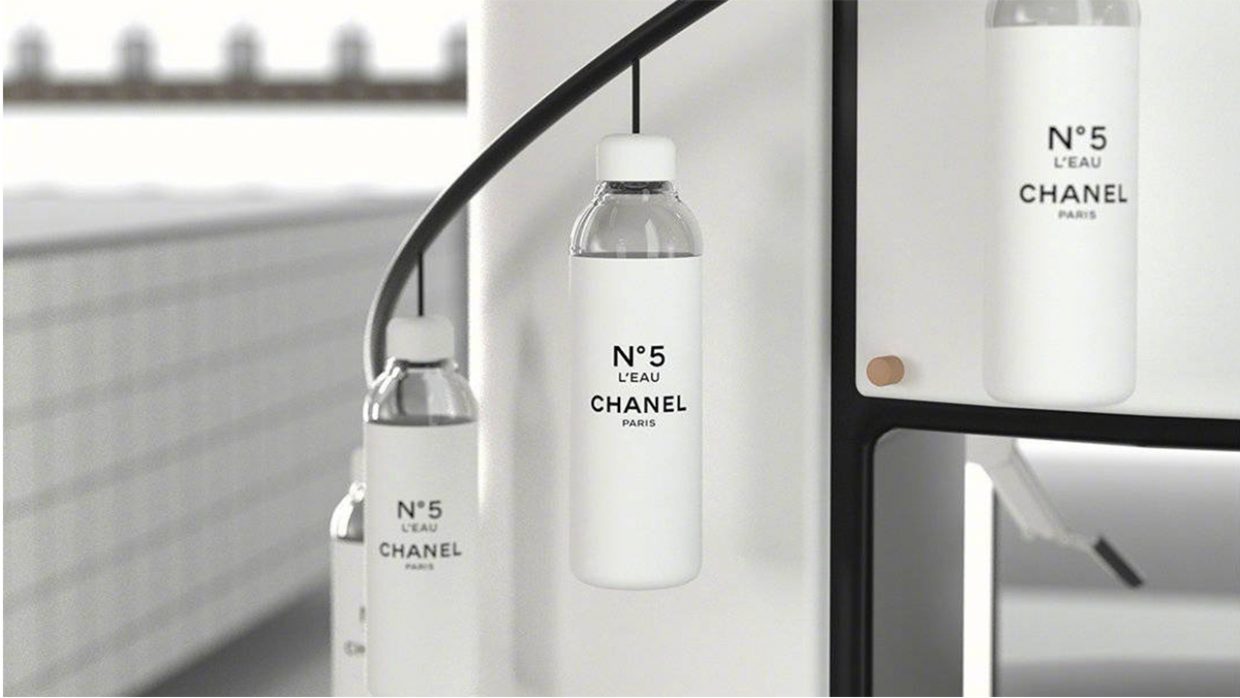 Chai nước uống có giá 75 USD của Chanel bán hết ngay khi ra mắt.