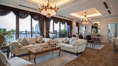 High-end real estate stays steady 