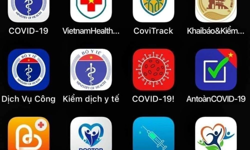 Nhiều người lo lắng cài rất nhiều ứng dụng khai báo và chờ cập nhật “Thẻ xanh” để đi làm, ra đường.