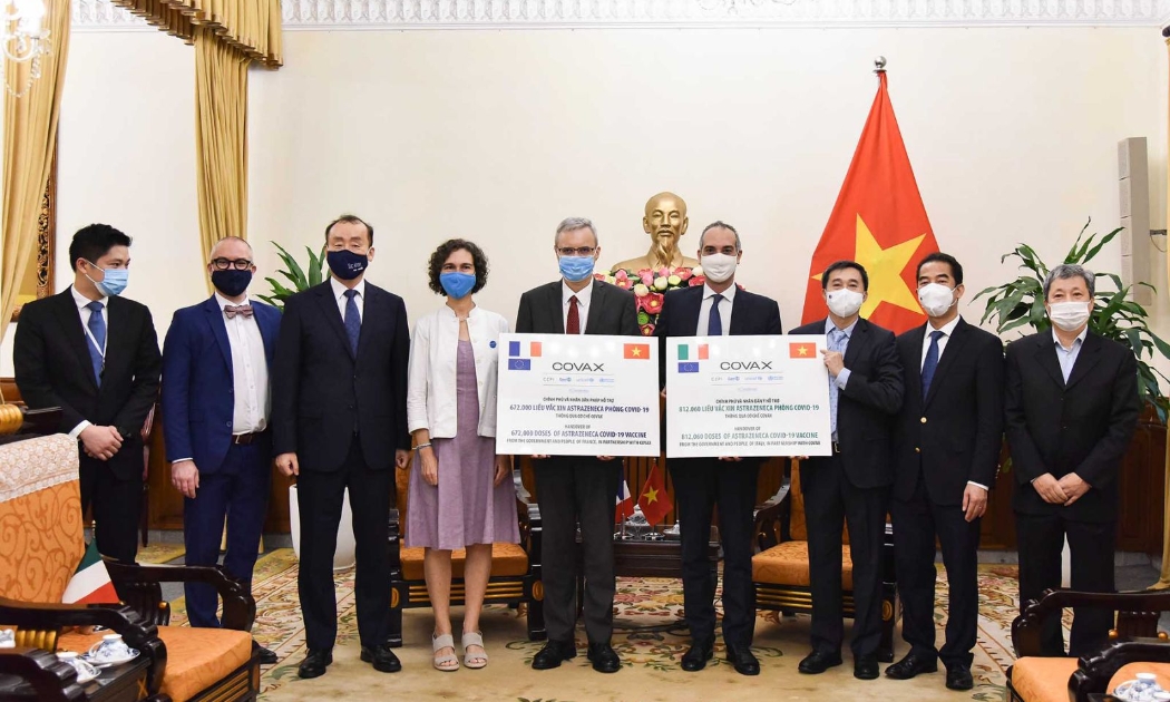 Lễ tiếp nhận 1,5 triệu liều vaccine phòng Covid-19 do Pháp và Italy trao tặng ngày 14/9. Ảnh - Bộ Ngoại giao.