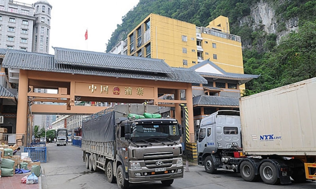 Thủ tục thông quan tại cửa khẩu với Trung Quốc thiếu linh hoạt.
