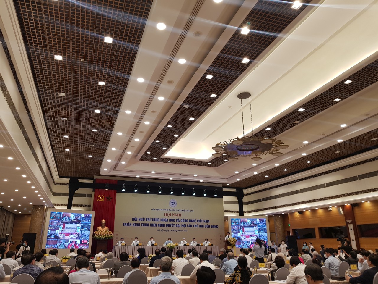 To&agrave;n cảnh hội nghị.