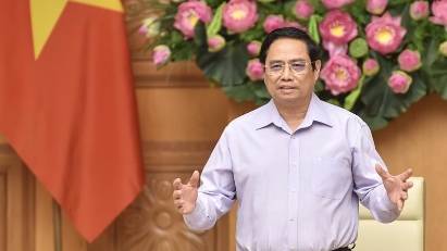 PM: Vietnam accompanying foreign businesses